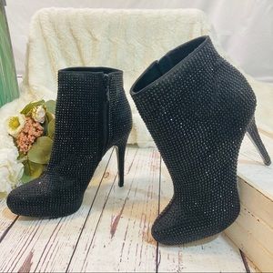 report signature blade bootie